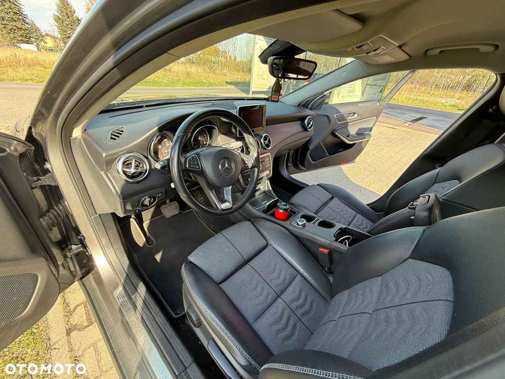 Mercedes-Benz GLA 180 7G-DCT Style - 10