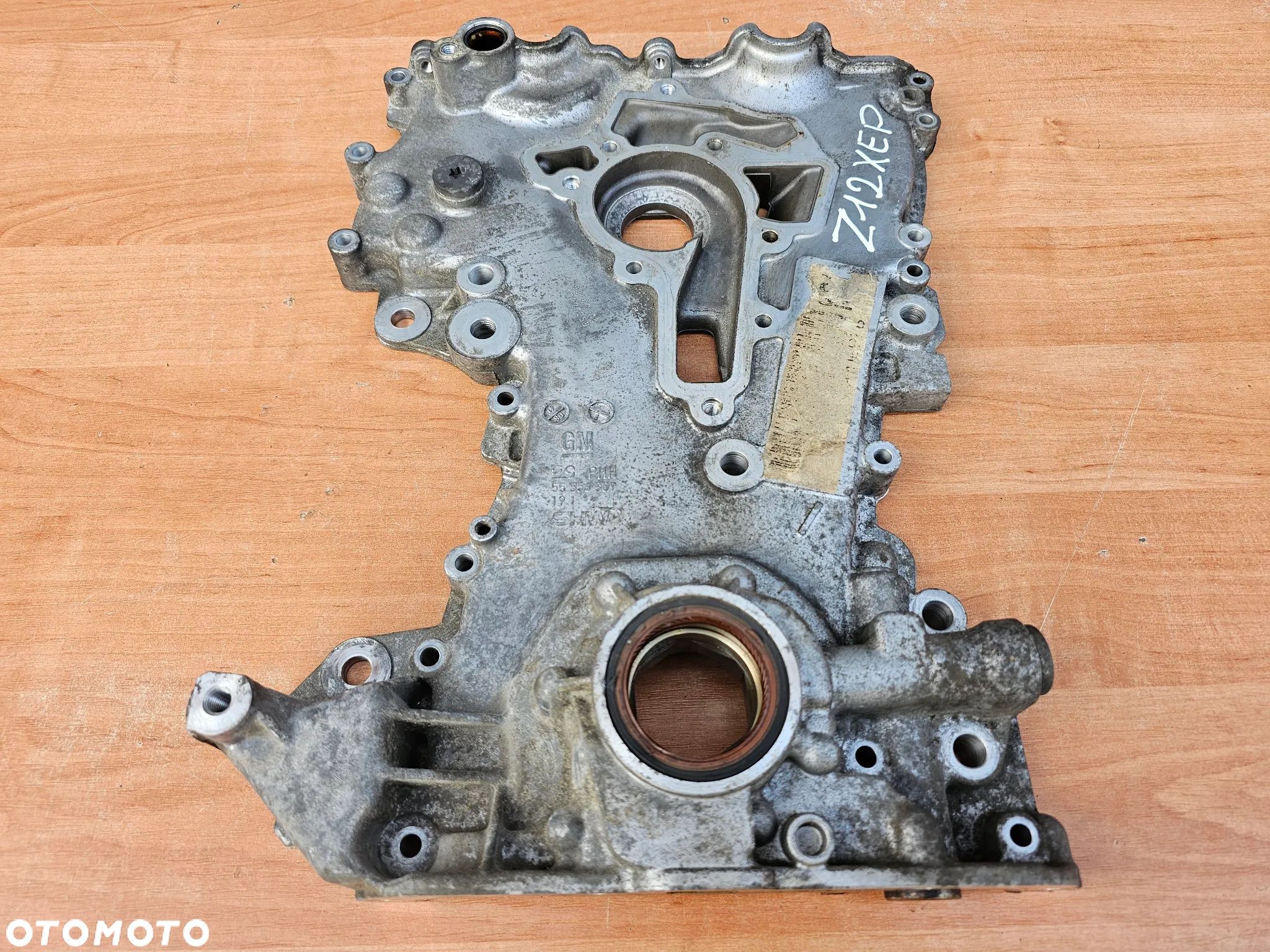OBUDOWA OSŁONA ROZRZĄDU POMPA OLEJU OPEL MERIVA A CORSA D ASTRA G H COMBO TIGRA B AGILA 1.2 Z12XEP 1.4 Z14XEP 55556309 - 1