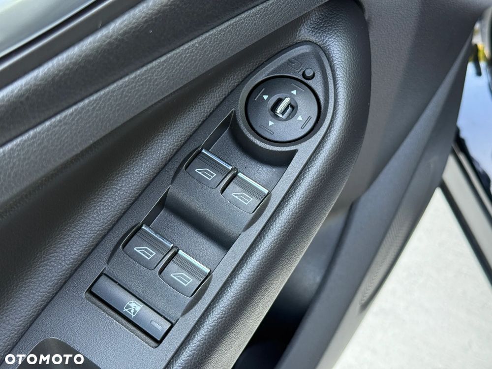 Ford Kuga - 37