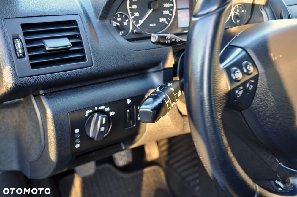 Mercedes-Benz Klasa A 160 BlueEFFICIENCY Elegance Special Edition - 38