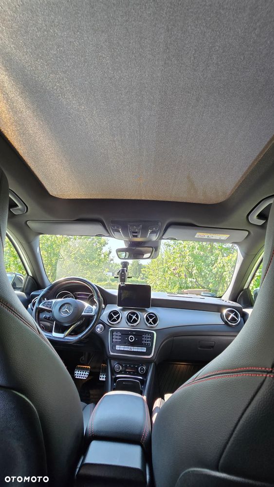 Mercedes-Benz GLA 200 7G-DCT AMG Line - 11