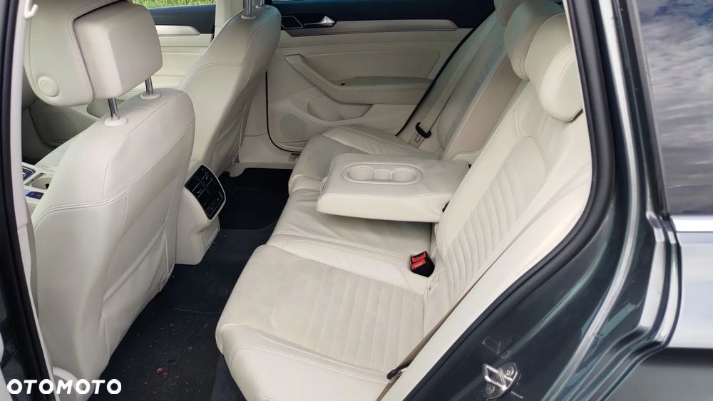 Volkswagen Passat - 36