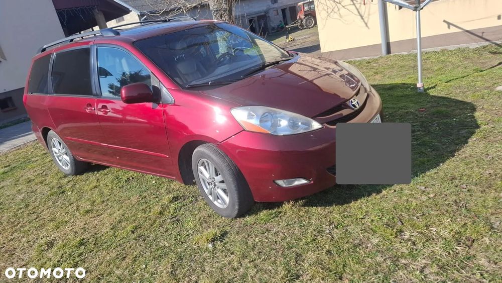 Toyota Sienna - 1