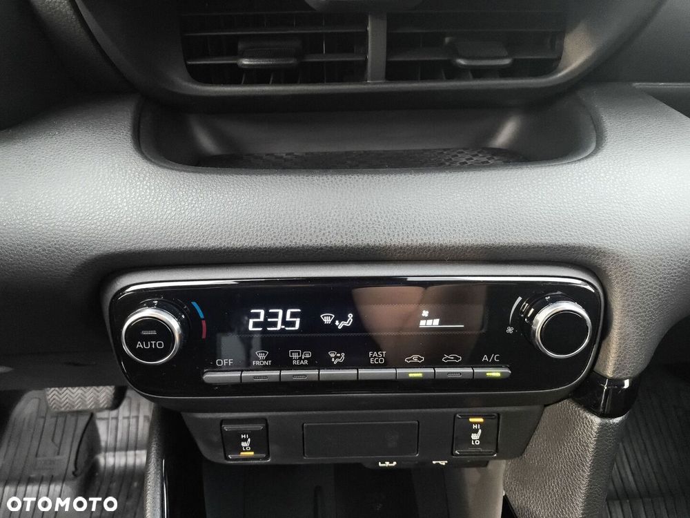 Toyota Yaris Hybrid 1.5 Style - 23