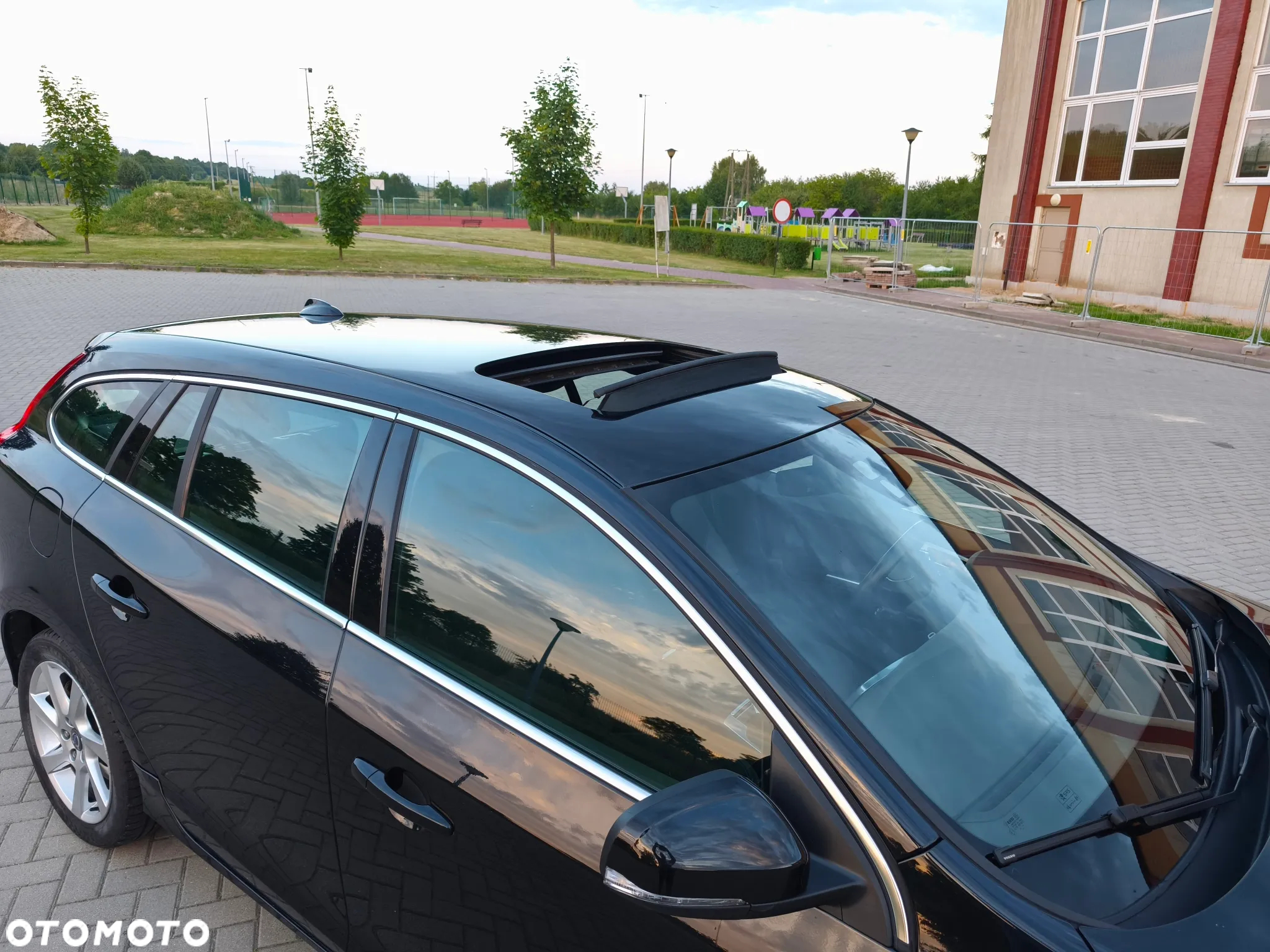 Volvo V60 D4 Drive-E Momentum - 28