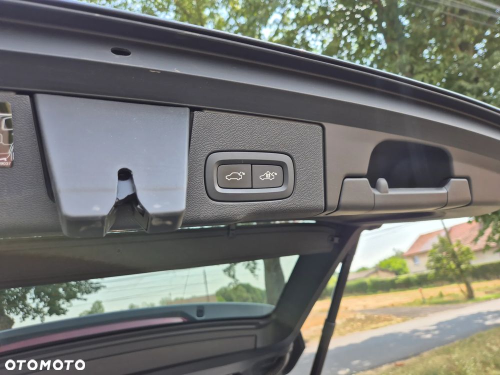 Volvo XC 60 D4 Geartronic RDesign - 28