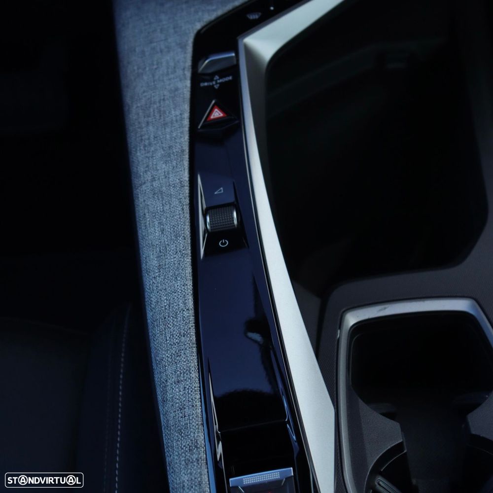 Peugeot 3008 1.2 Hybrid Allure e-DCS6 - 26