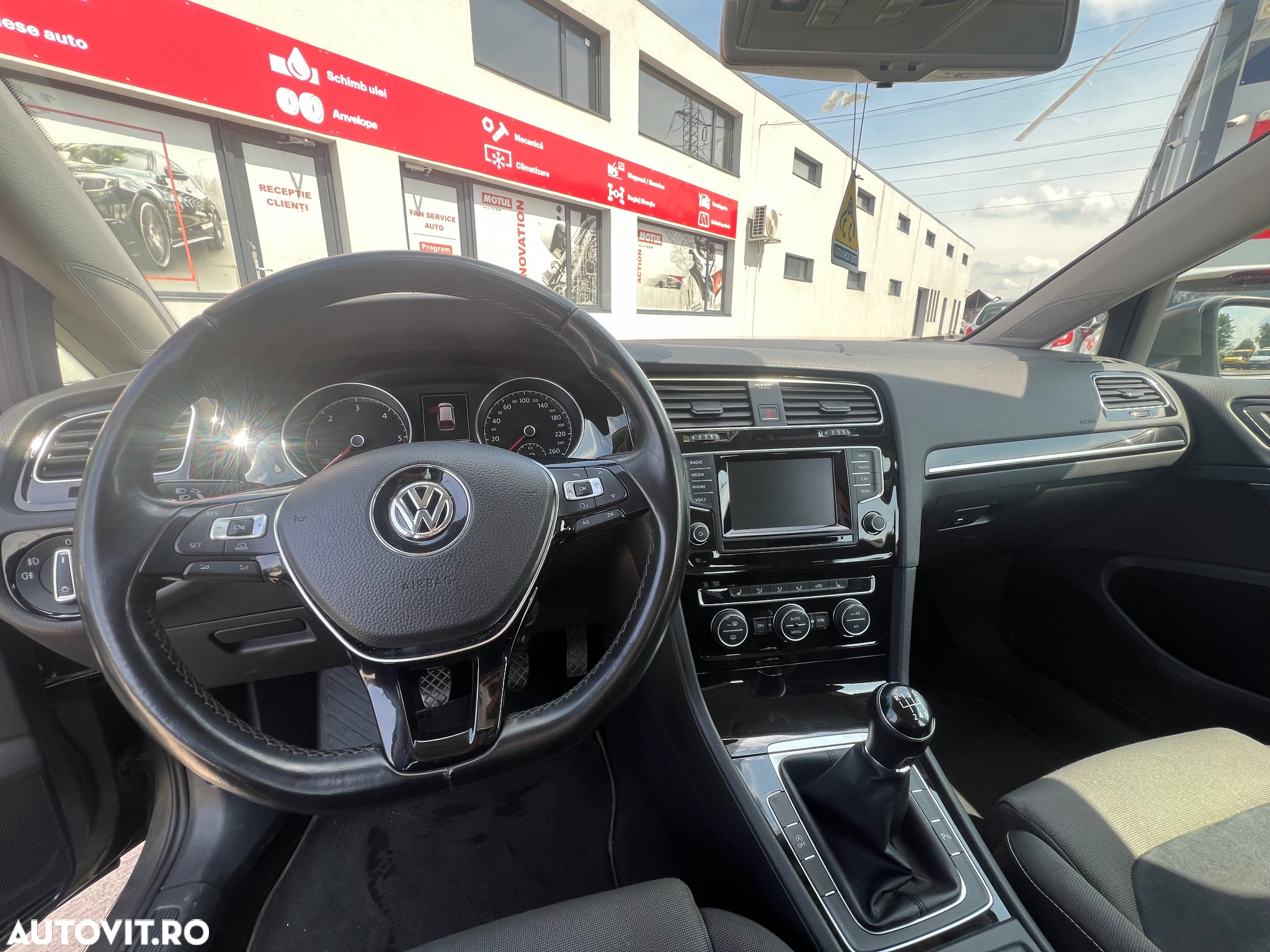 Volkswagen Golf 2.0 BlueTDI Comfortline - 11