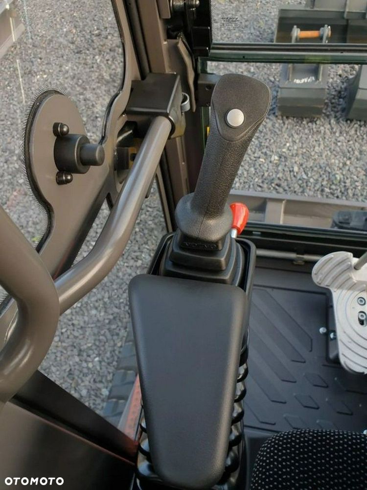 Volvo ECR25D NOWA DOSTĘPNA OD RĘKI, SZYBKOZŁĄCZE, DŁUGIE RAMIĘ, OBRÓT W OBRYSIE - 31