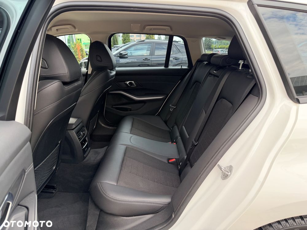 BMW Seria 3 318i - 22