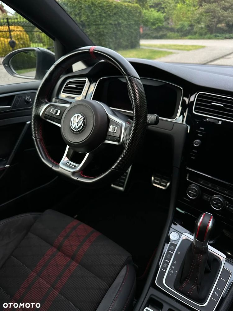 Volkswagen Golf - 13