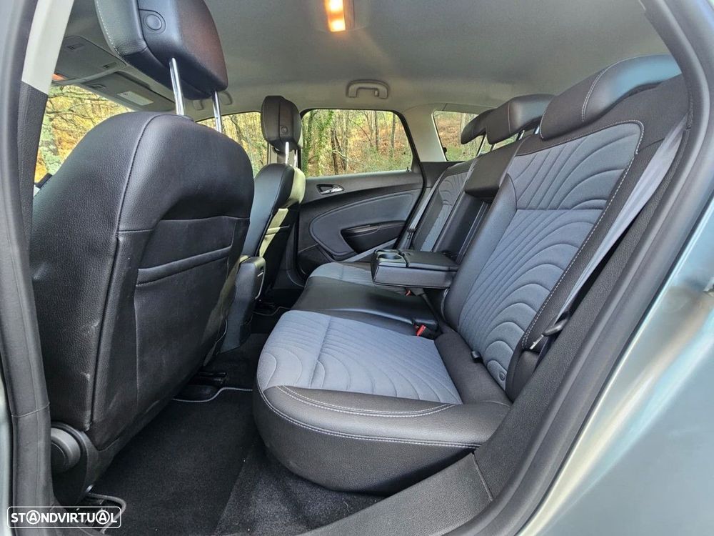 Opel Astra Sports Tourer - 23