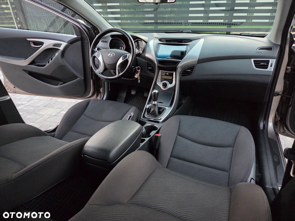 Hyundai Elantra 1.6 Comfort - 34
