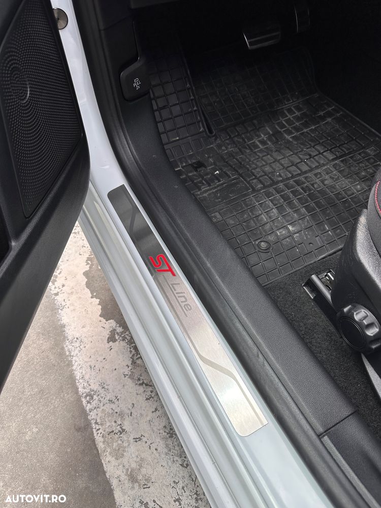 Ford Focus 2.0 EcoBlue ST-Line - 38