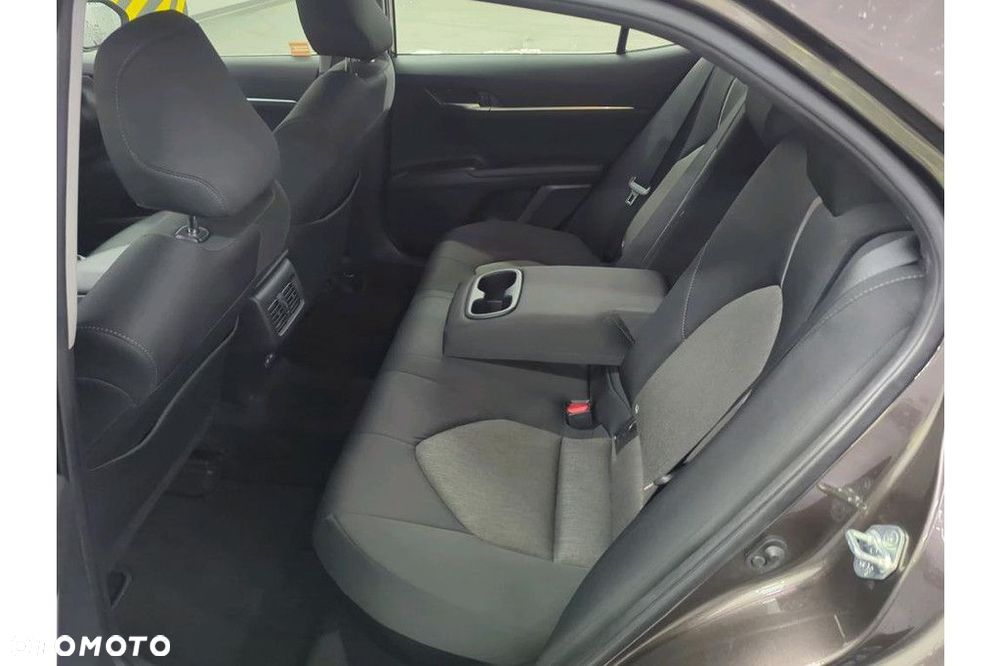 Toyota Camry - 7