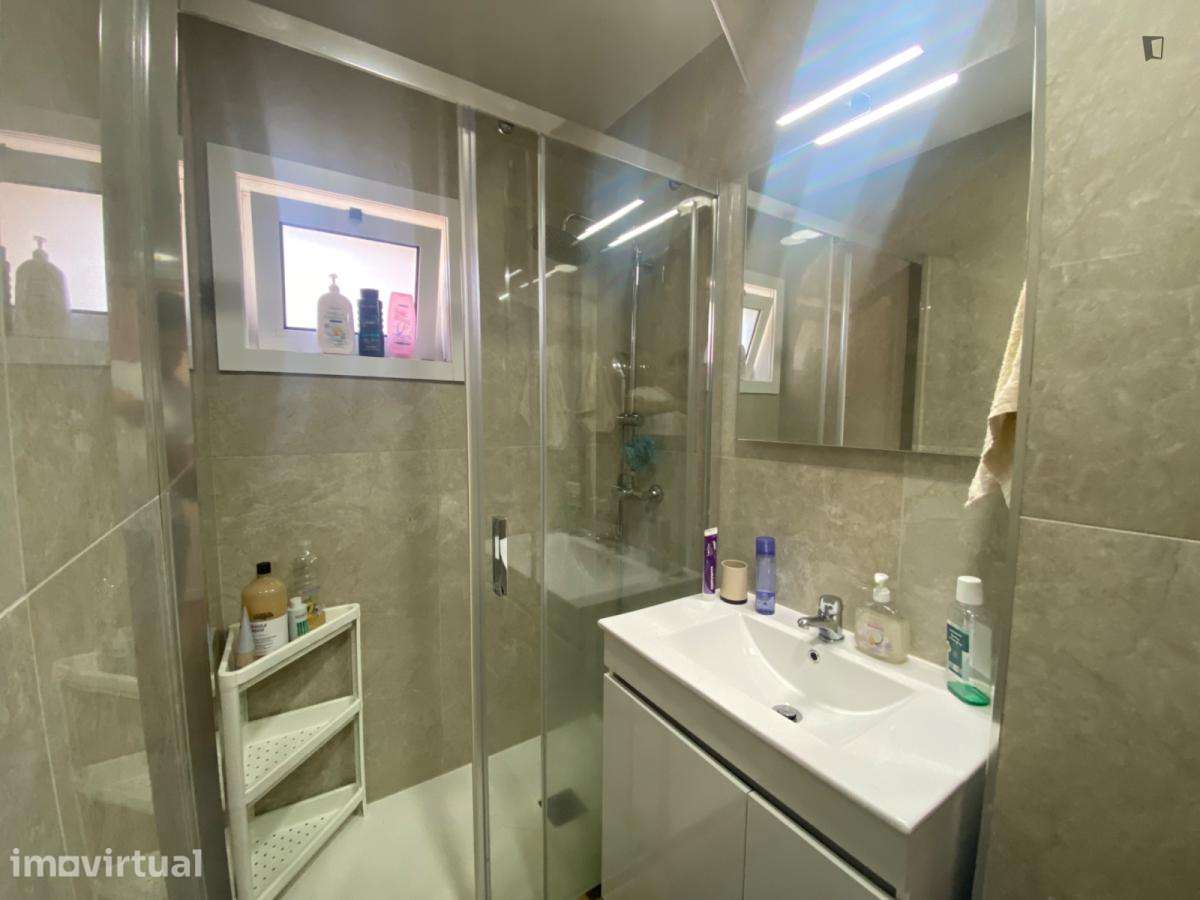 Quarto - localizado em Ramalde Porto - Grande imagem: 3/16