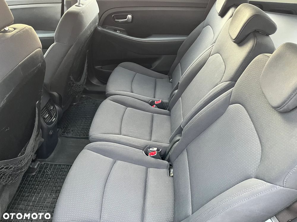 Kia Carens - 16