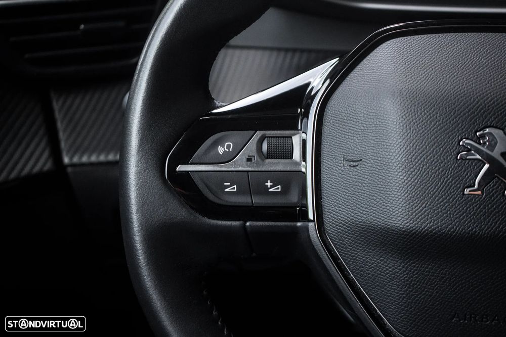 Peugeot e-2008 Allure - 14