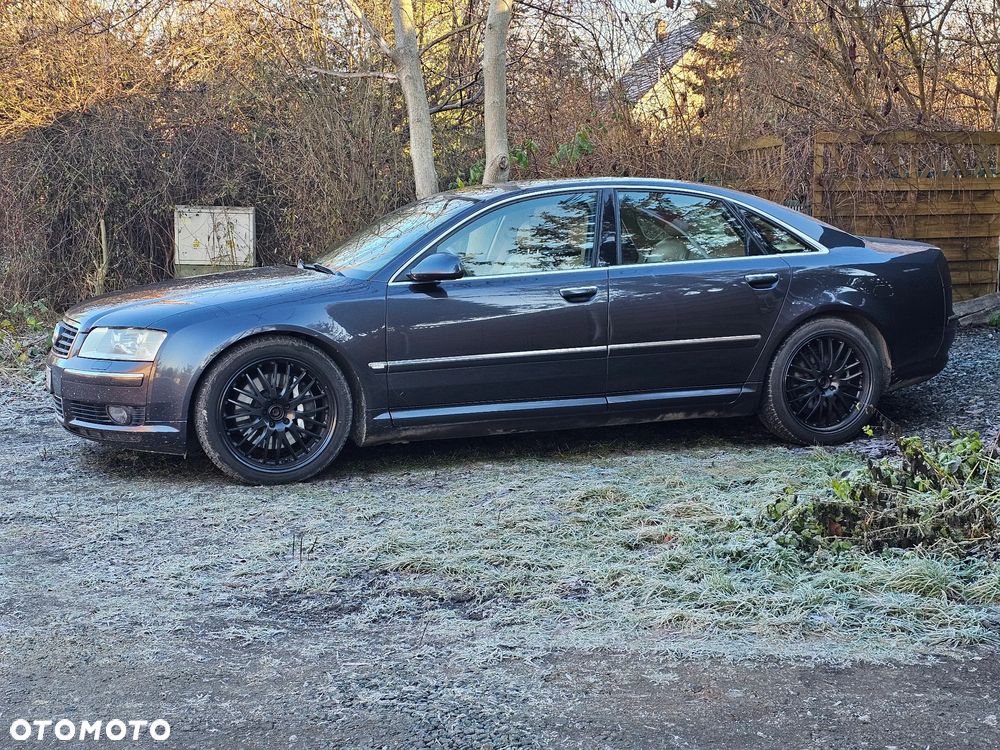 Audi A8 4.2 Quattro - 1