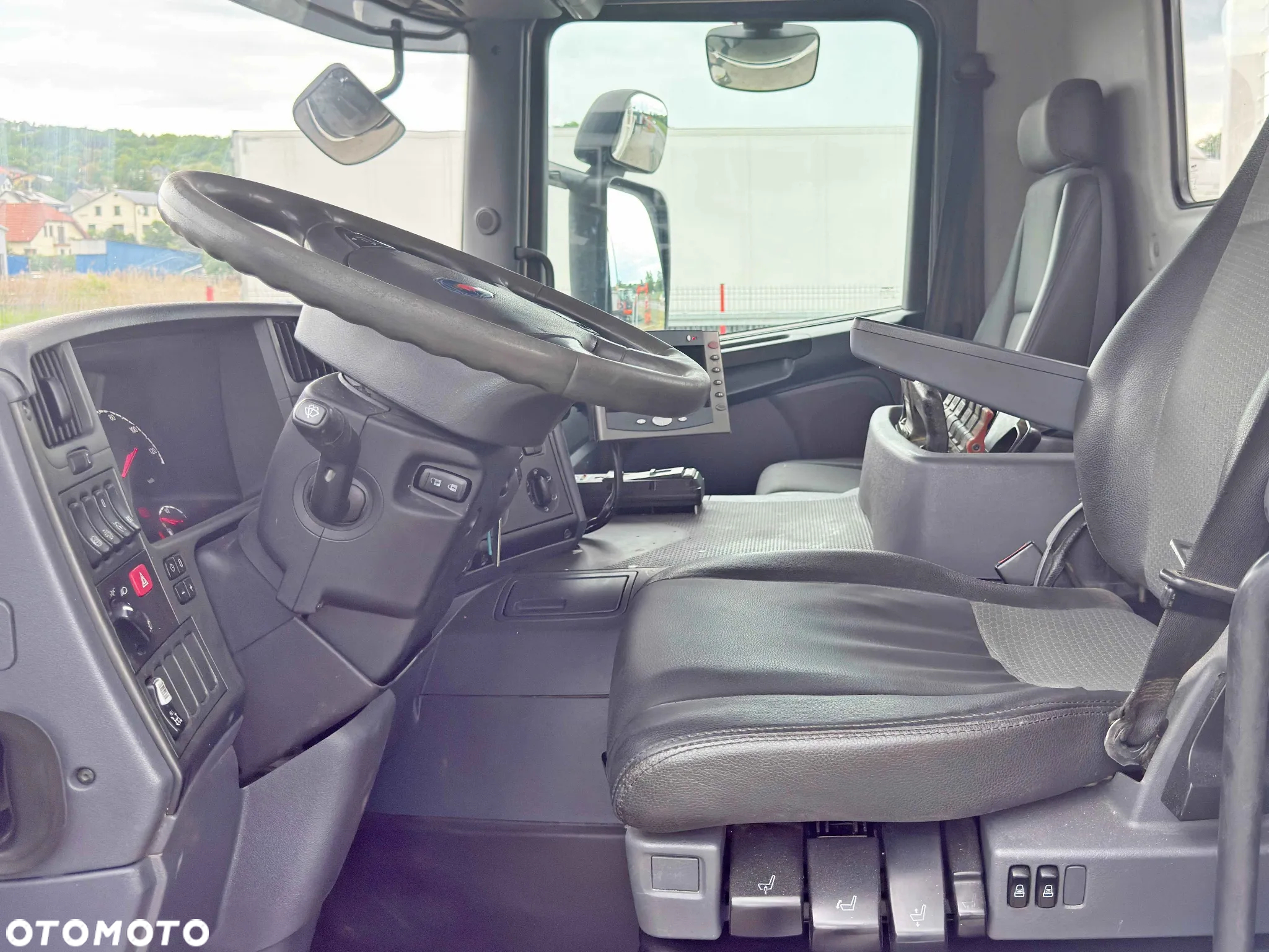 Scania P 410 * SKRZYNIA 7,00m * HIAB 244 E -5 HIPRO + PILOT *8x4 *STAN BDB - 9