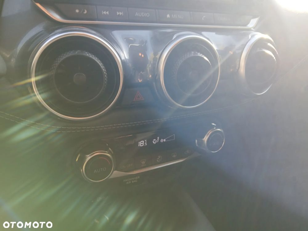 Nissan Juke 1.0 DIG-T N-Connecta - 32