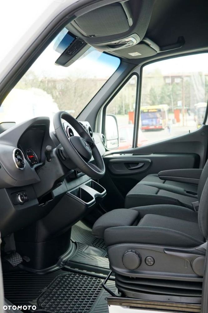 Mercedes-Benz Sprinter - 12