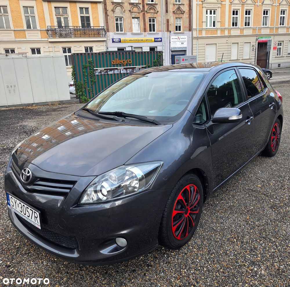 Toyota Auris 1.6 Valvematic Executive - 1