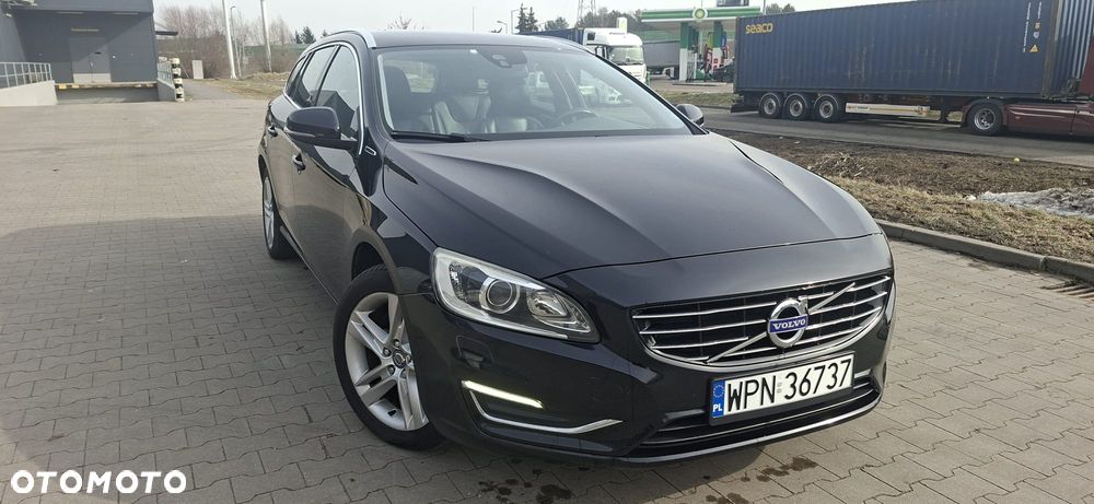 Volvo V60 D6 AWD Plug-in Hybrid Summum - 1