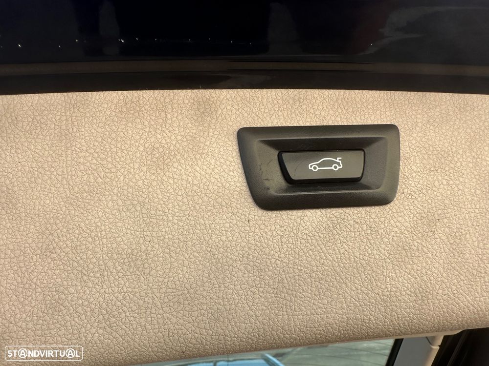 BMW 318 d Auto Line Luxury - 16