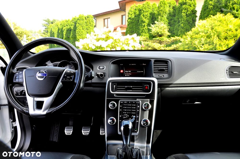 Volvo V60 D4 Drive-E R-Design Momentum - 25