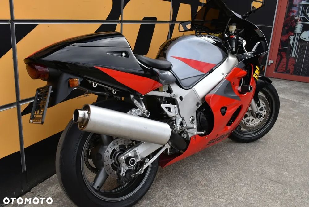 Suzuki GSX-R - 30