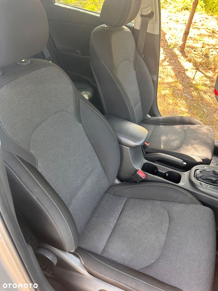Hyundai i30 1.6 D Comfort DCT - 33