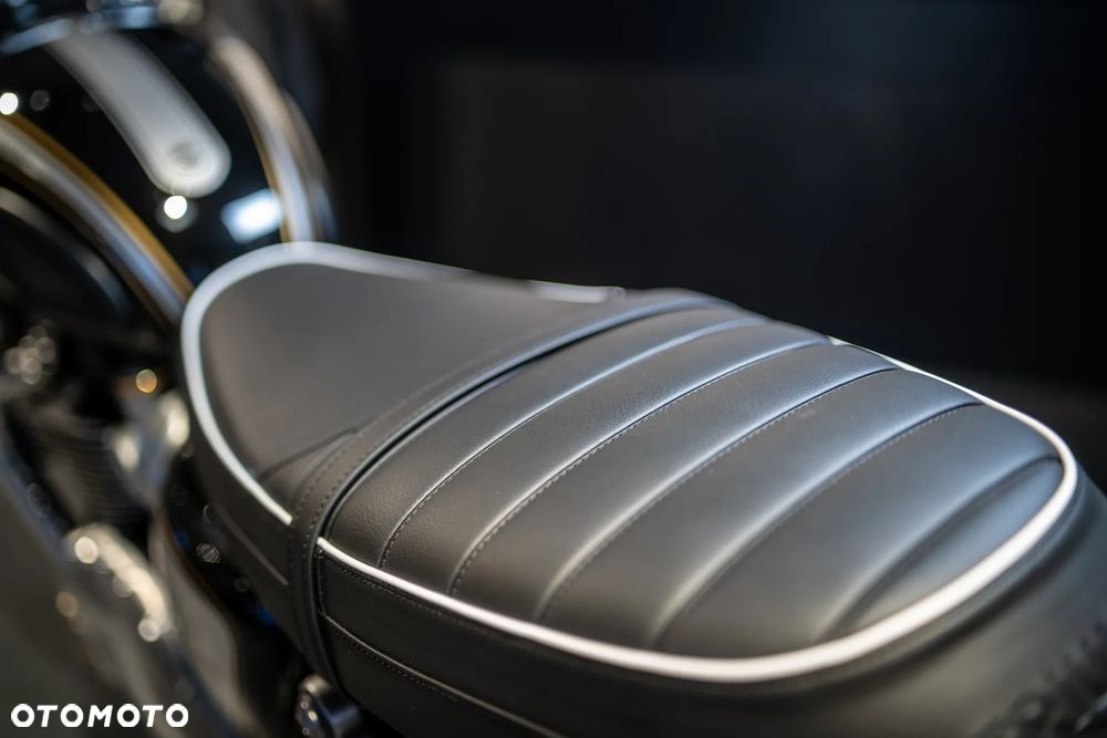 Triumph Bonneville - 11