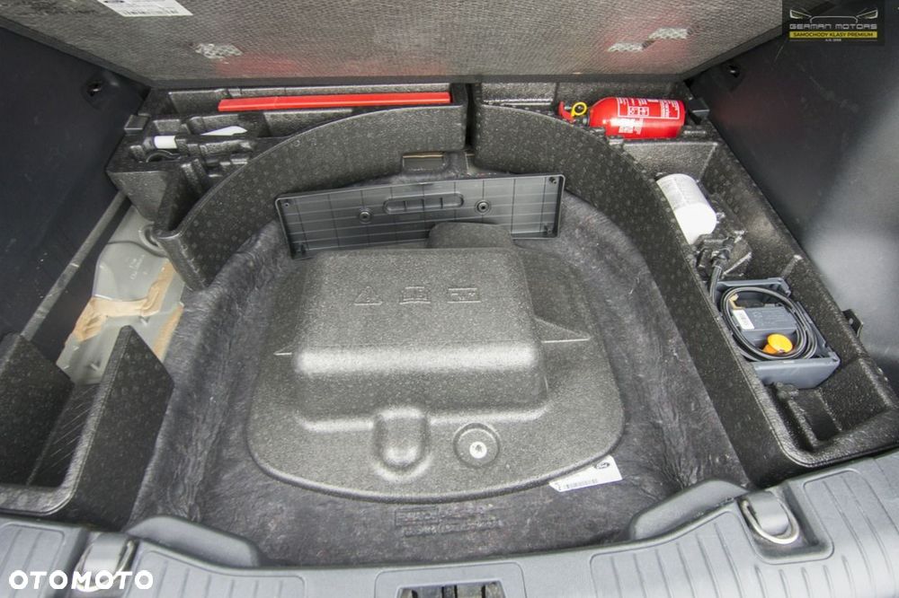 Ford Kuga 2.5 Duratec FHEV ST-LINE X - 30