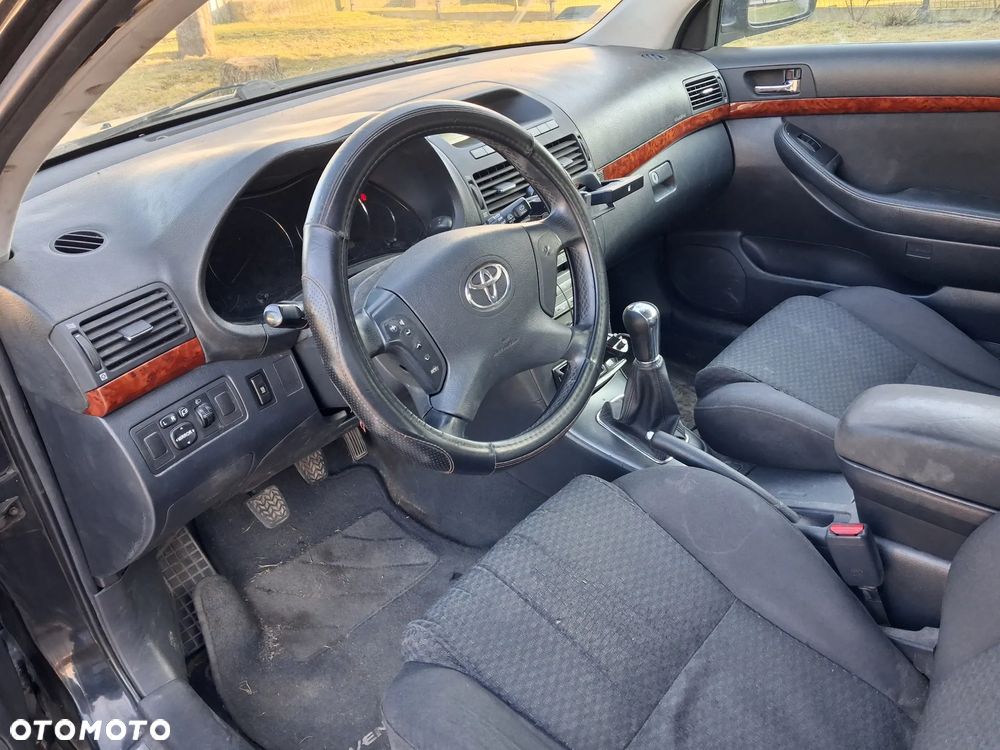 Toyota Avensis - 4