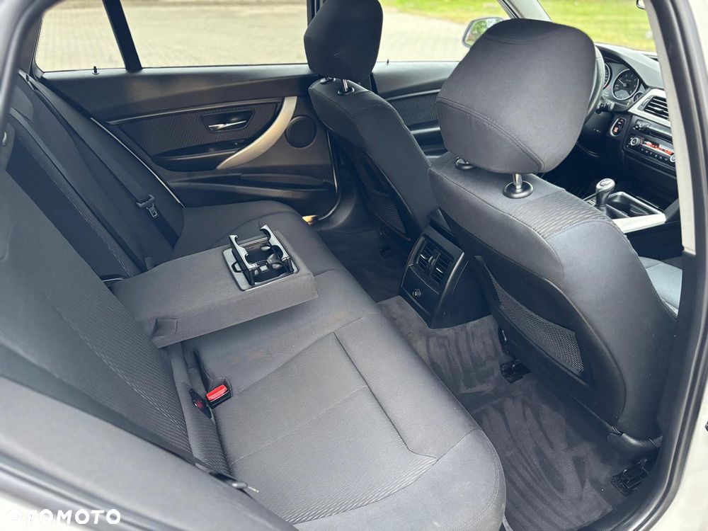 BMW Seria 3 318d Blue Performance Sport Line - 7
