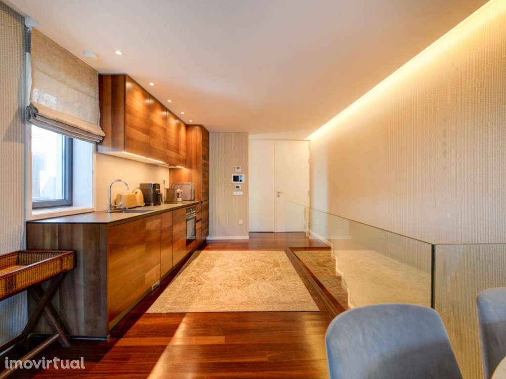 Apartamento T2 duplex com vista rio desafogada no Porto - Grande imagem: 4/21