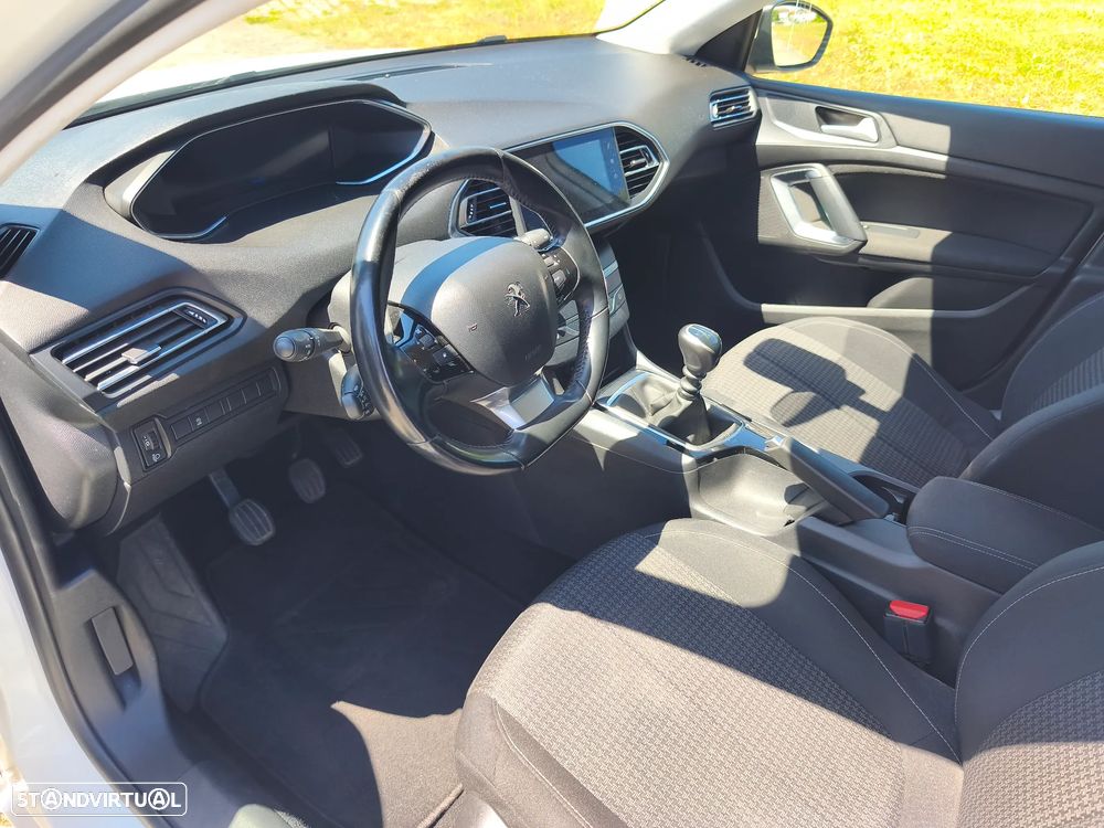 Peugeot 308 - 8