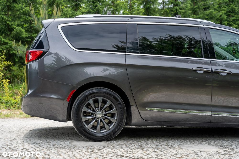 Chrysler Pacifica - 9