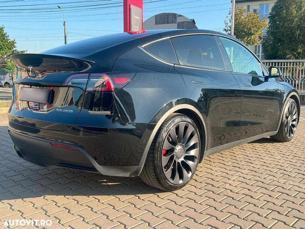 Tesla Model Y AWD Performance - 3