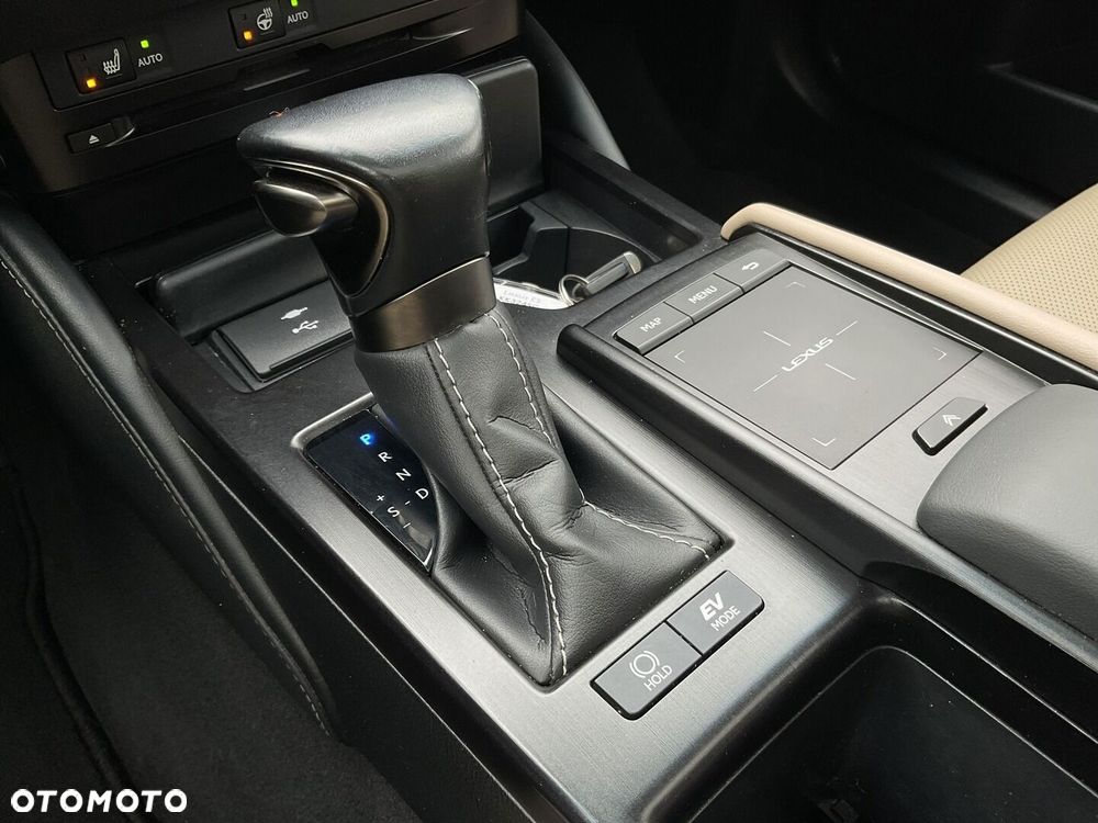 Lexus ES 300h Business Edition + - 26