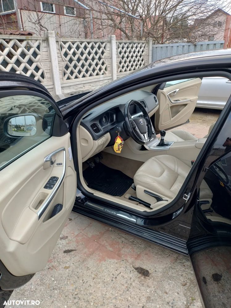 Volvo V60 D2 Momentum - 3