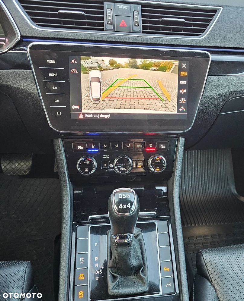 Skoda Superb 2.0 TDI 4x4 DSG L&K - 34