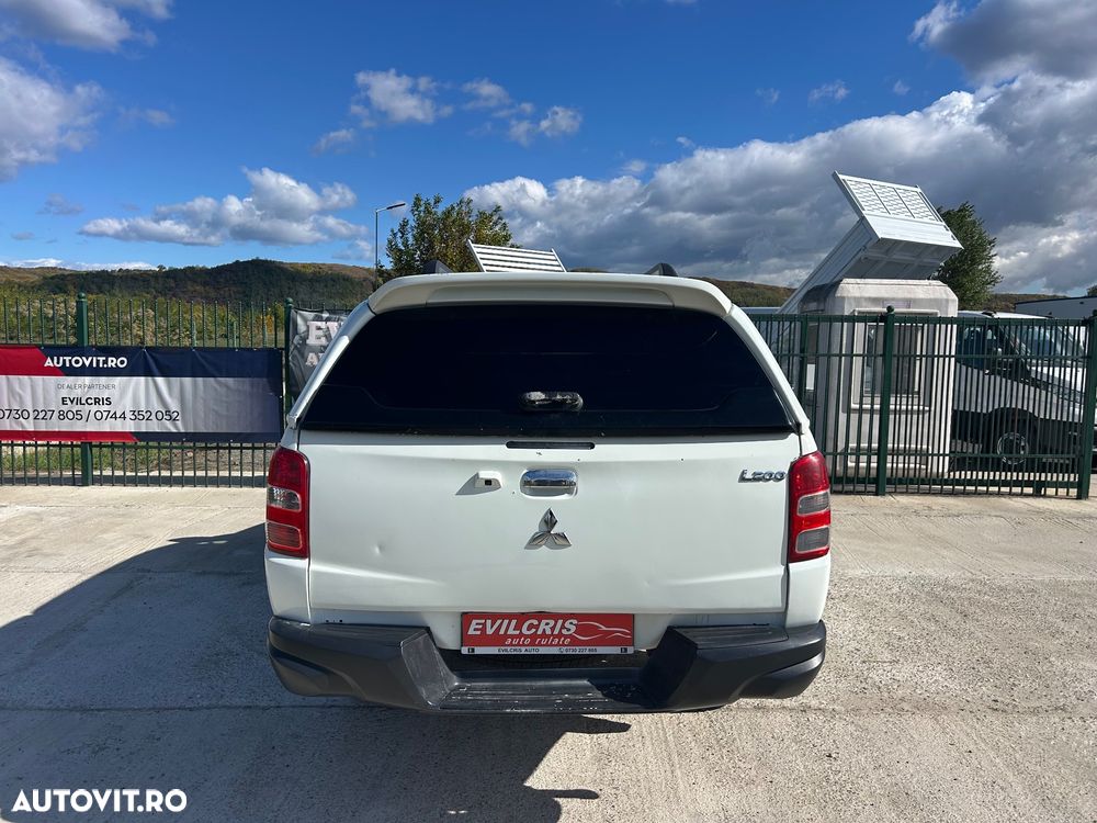 Mitsubishi L200 Double Cab 2.4 DI-D M/T Intense - 13