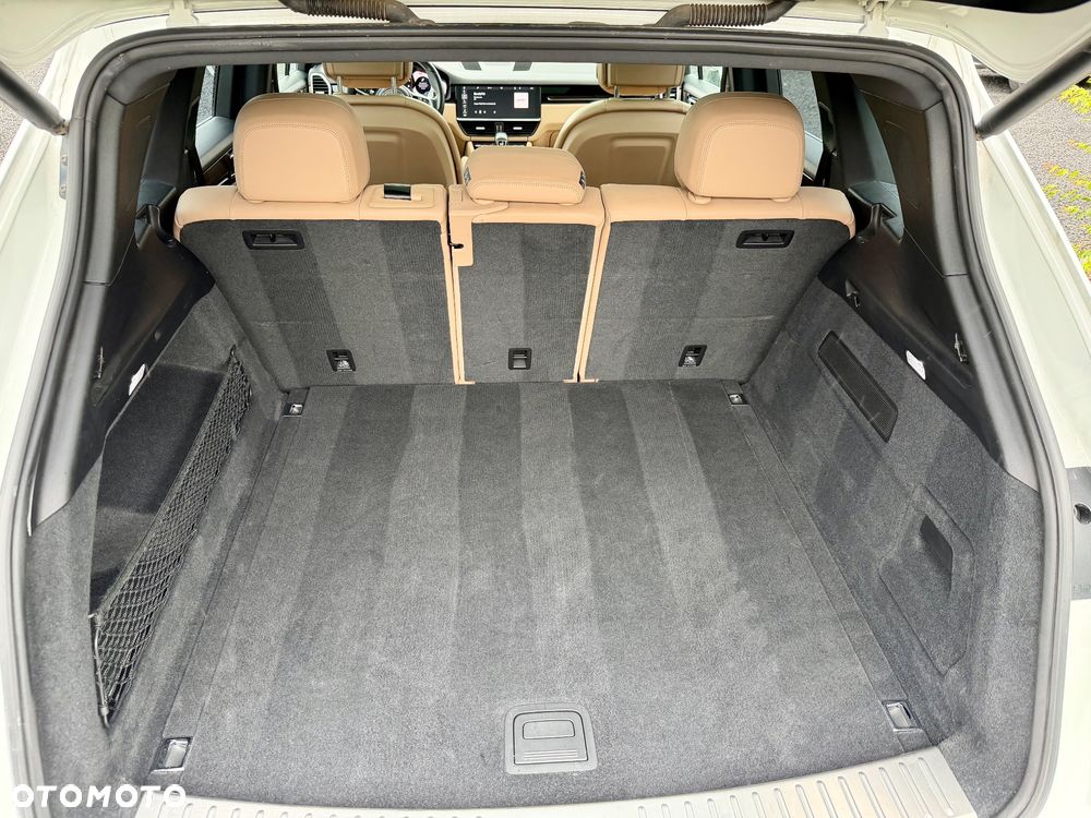 Porsche Cayenne Standard - 40