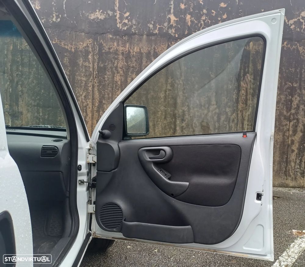 Opel COMBO 1.3 CDTI 75 CV - AR CONDICIONADO - 35