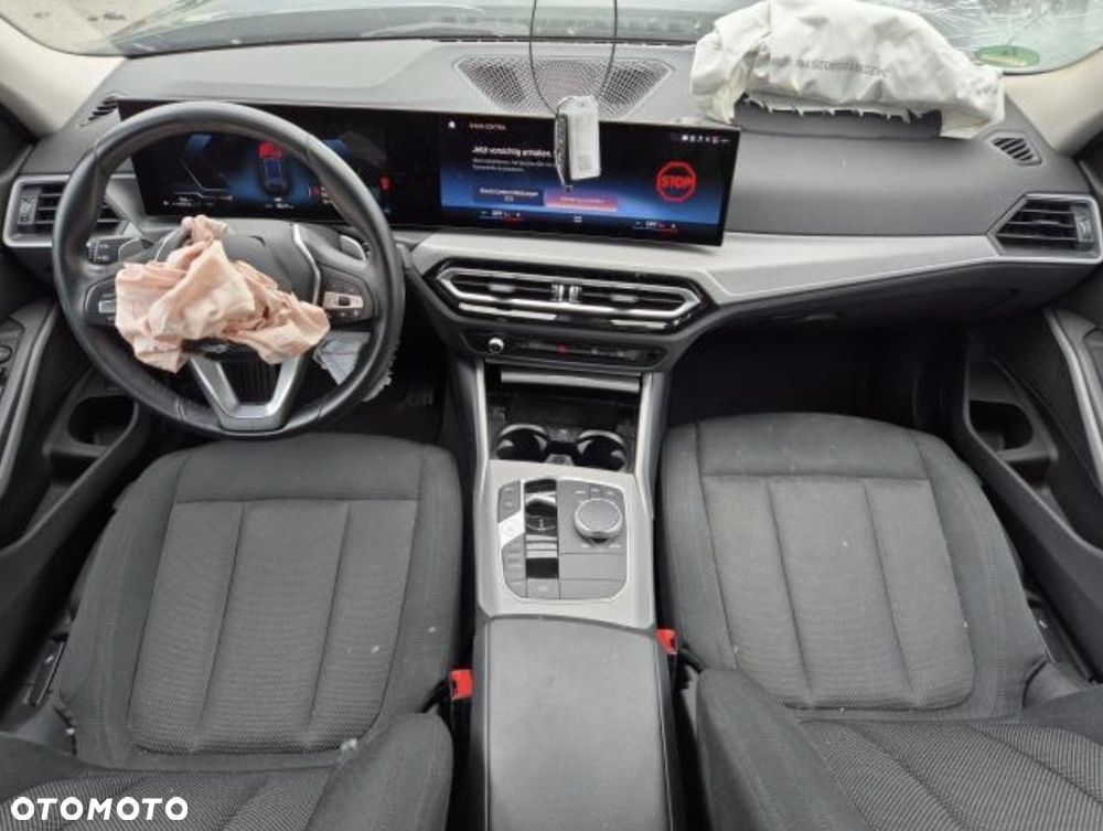 BMW Seria 3 318d mHEV - 13