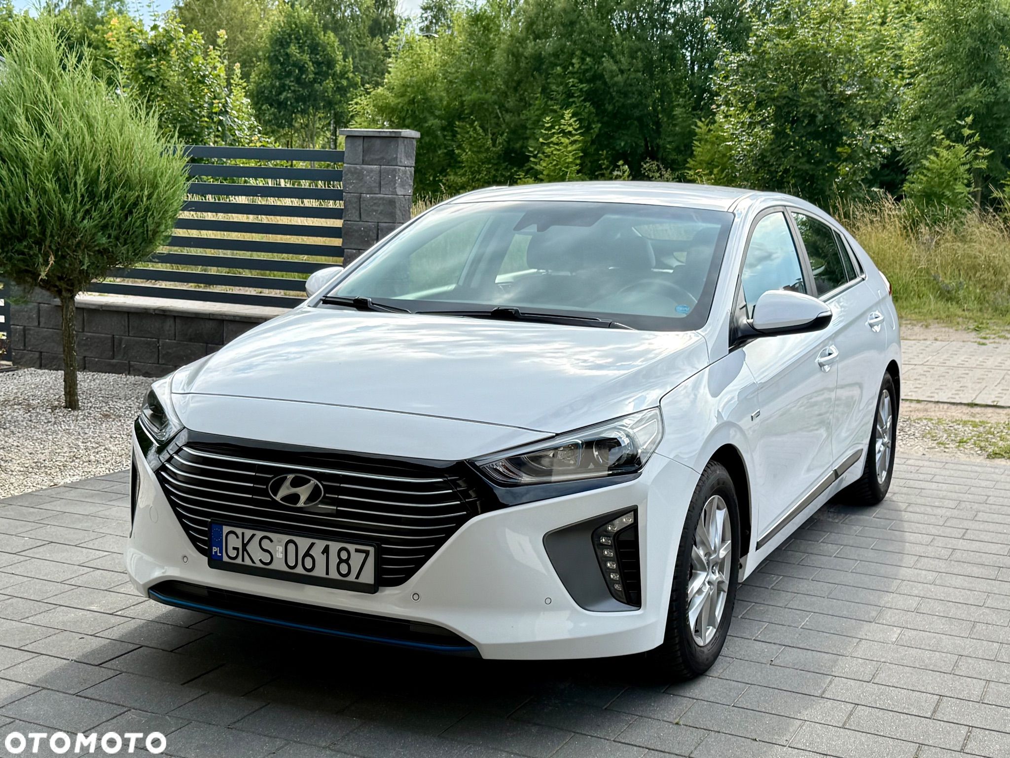 Hyundai IONIQ Hybrid 1.6 GDI Premium - 1