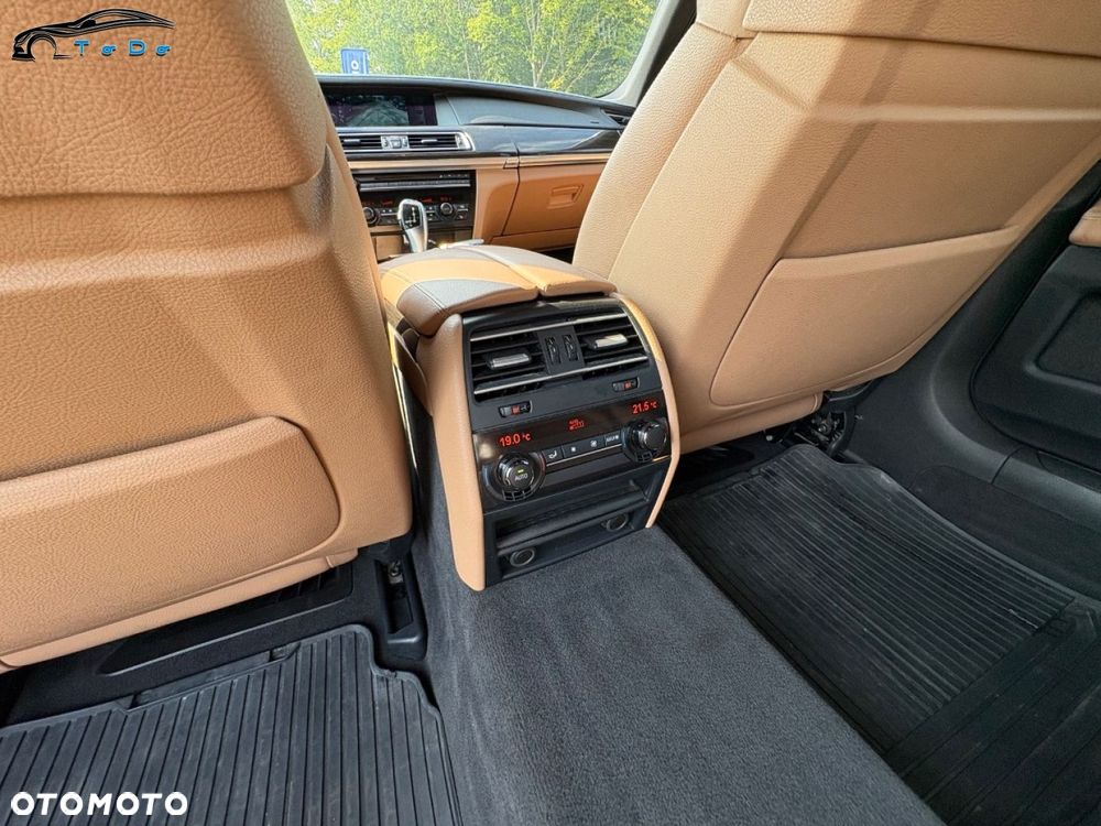 BMW Seria 7 750i L xDrive - 28