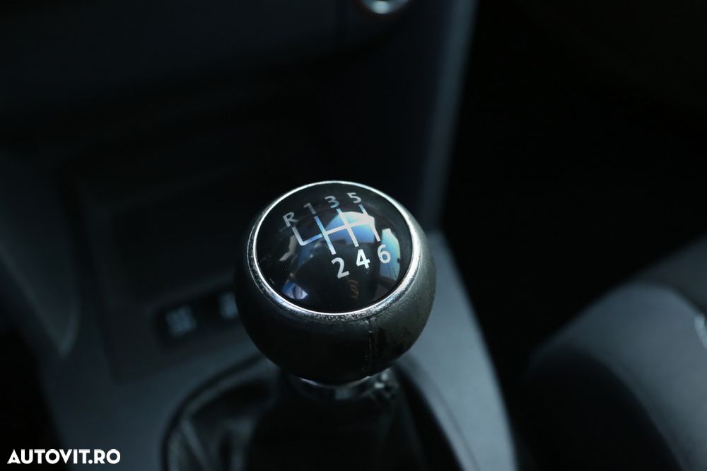 Volkswagen Touran 1.9 TDI DPF Highline - 23